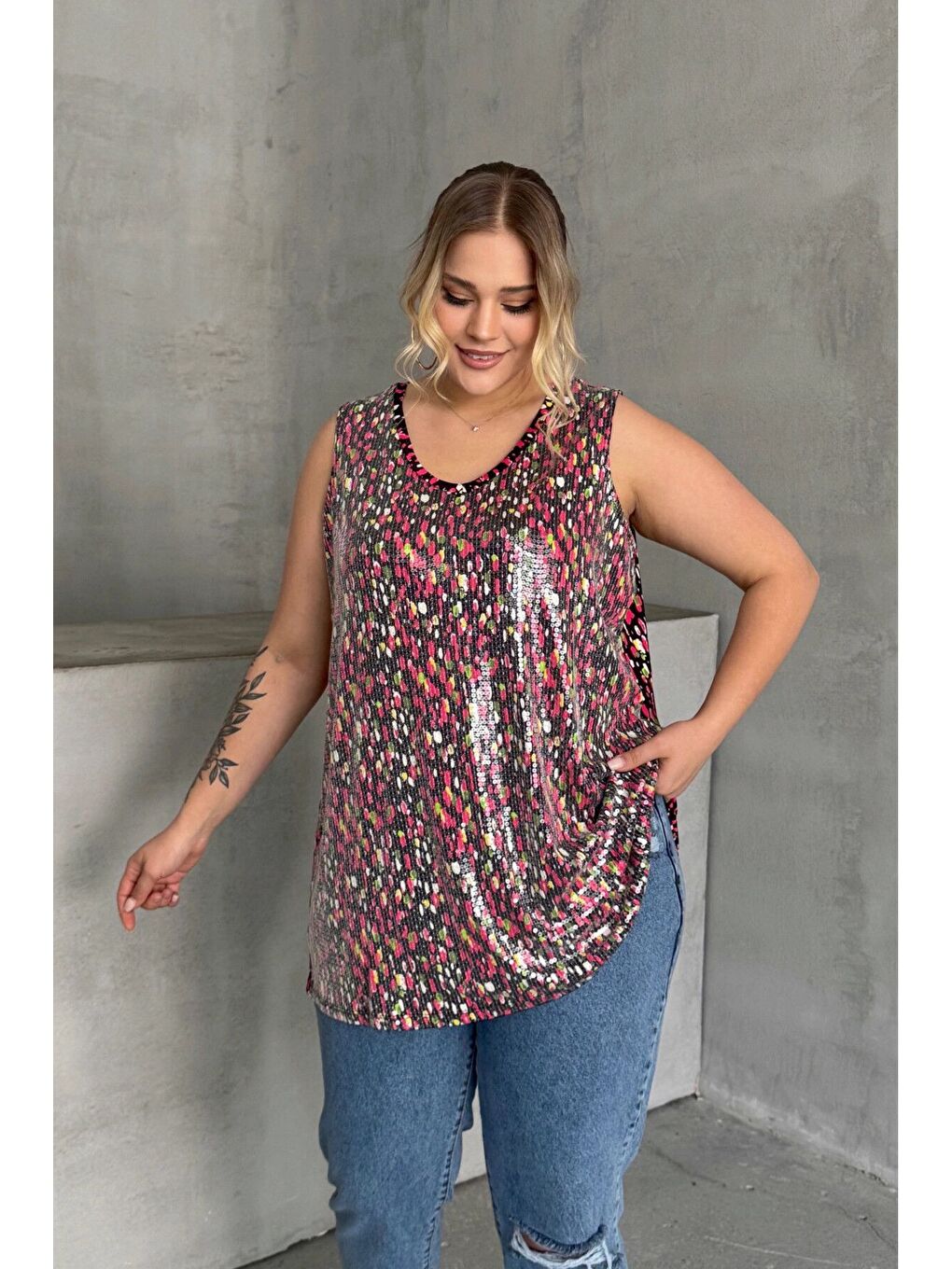 Kırmızı Büyük Beden V Yaka Desenli Payet İşlemeli Kolsuz Bluz 302386-5