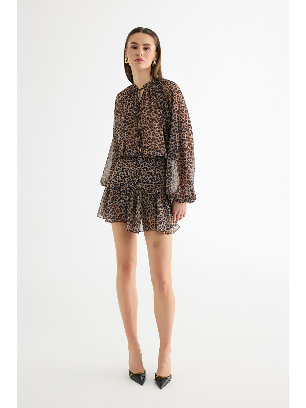 Leopar Desenli Bağcıklı Şifon Bluz Kahverengi-1
