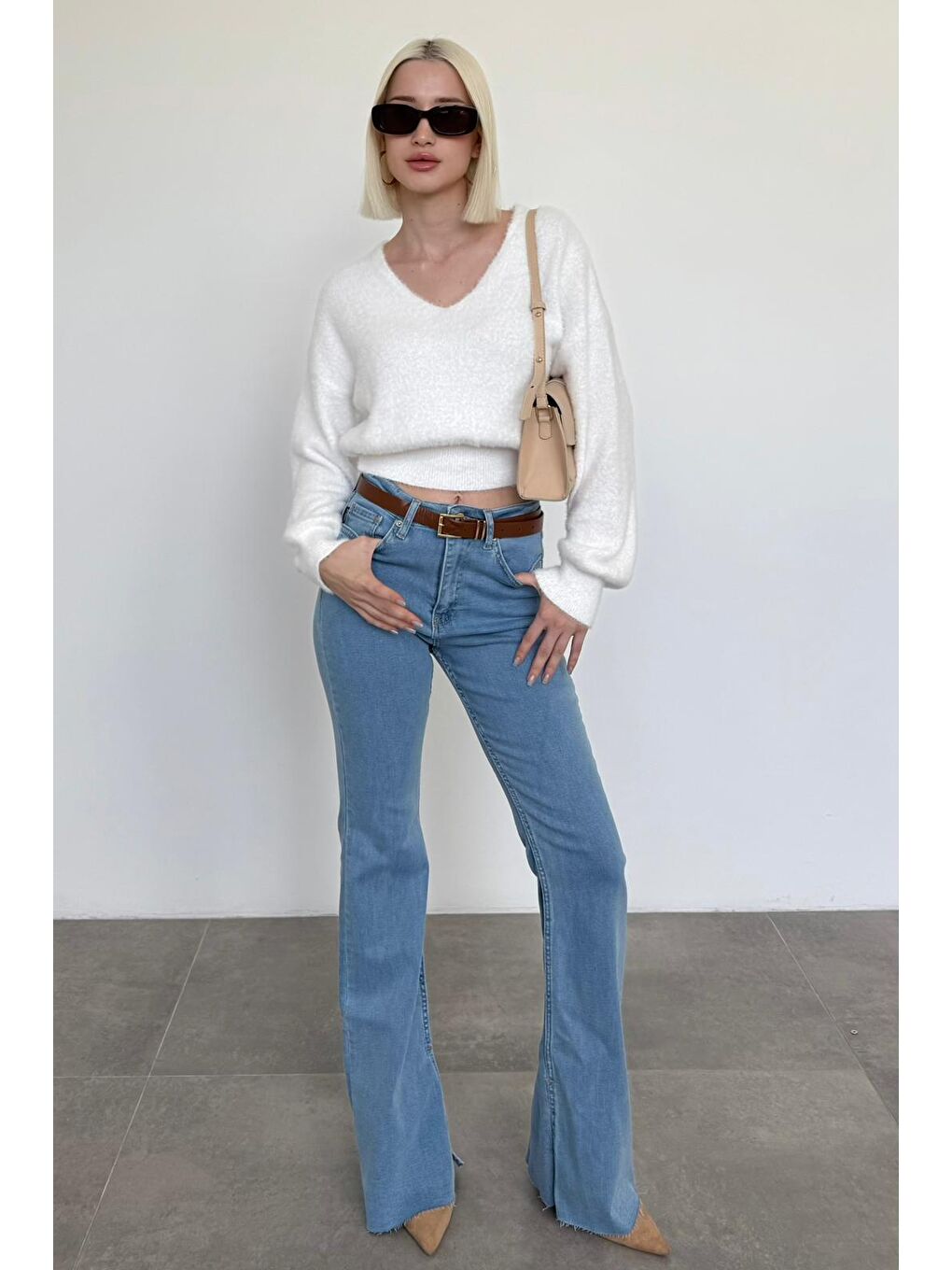 Beyaz Kemik Rengi V Yaka Yumuşak Dokulu Kadın Kazak Mg2499-1