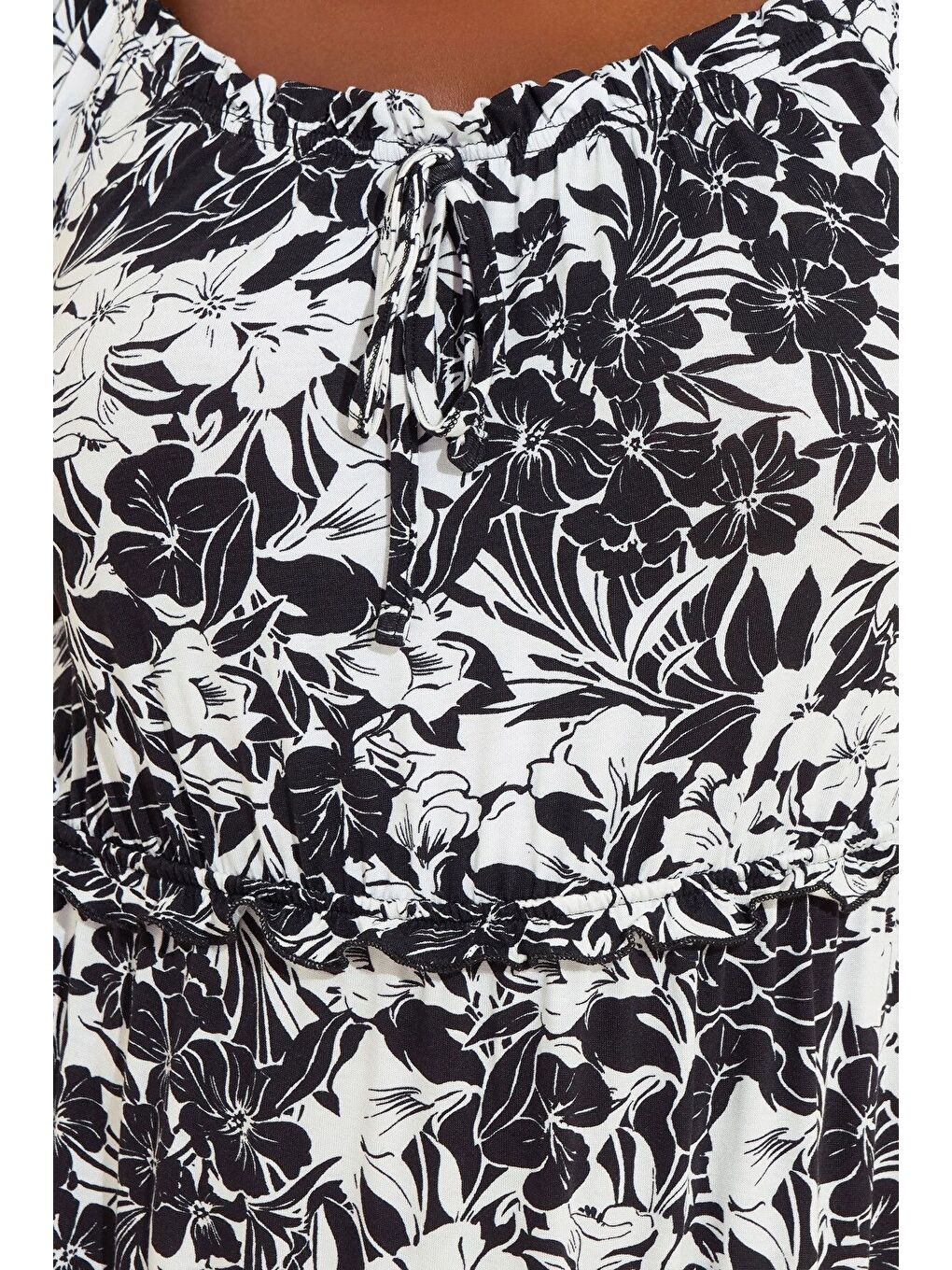 Siyah Büyük Beden Yakası Büzgülü Beli Lastikli Uzun Elbise 270238-3