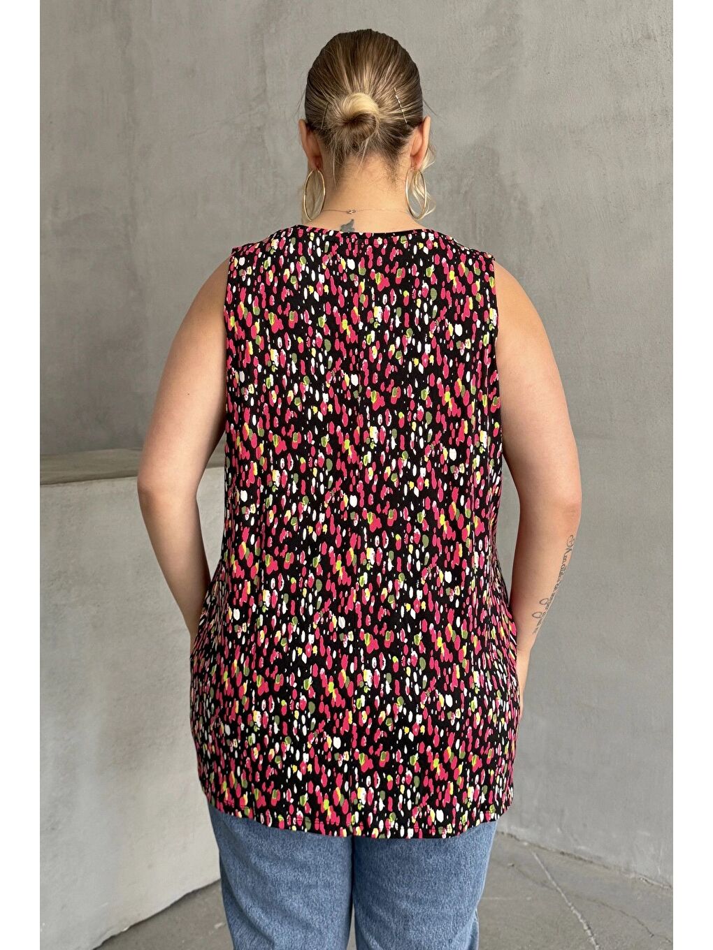 Kırmızı Büyük Beden V Yaka Desenli Payet İşlemeli Kolsuz Bluz 302386-7