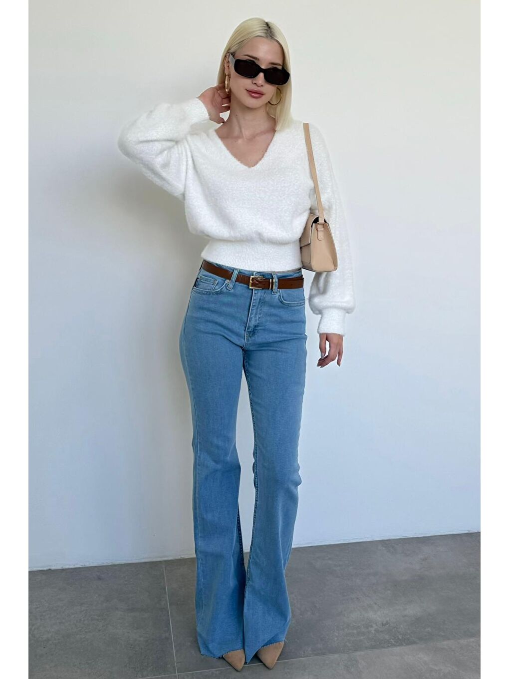 Beyaz Kemik Rengi V Yaka Yumuşak Dokulu Kadın Kazak Mg2499-3