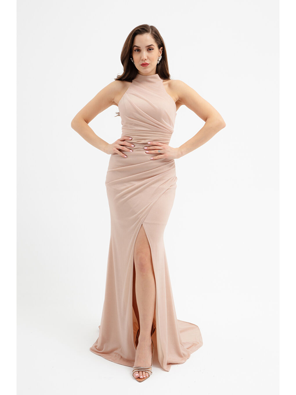 Kadın Bej Halter Yaka Yırtmaçlı Uzun Simli Abiye Elbise