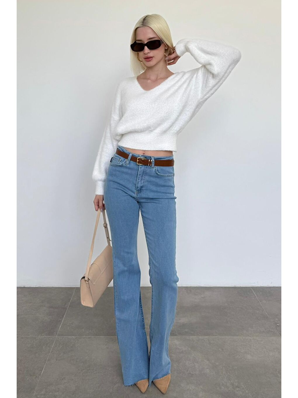 Beyaz Kemik Rengi V Yaka Yumuşak Dokulu Kadın Kazak Mg2499-4