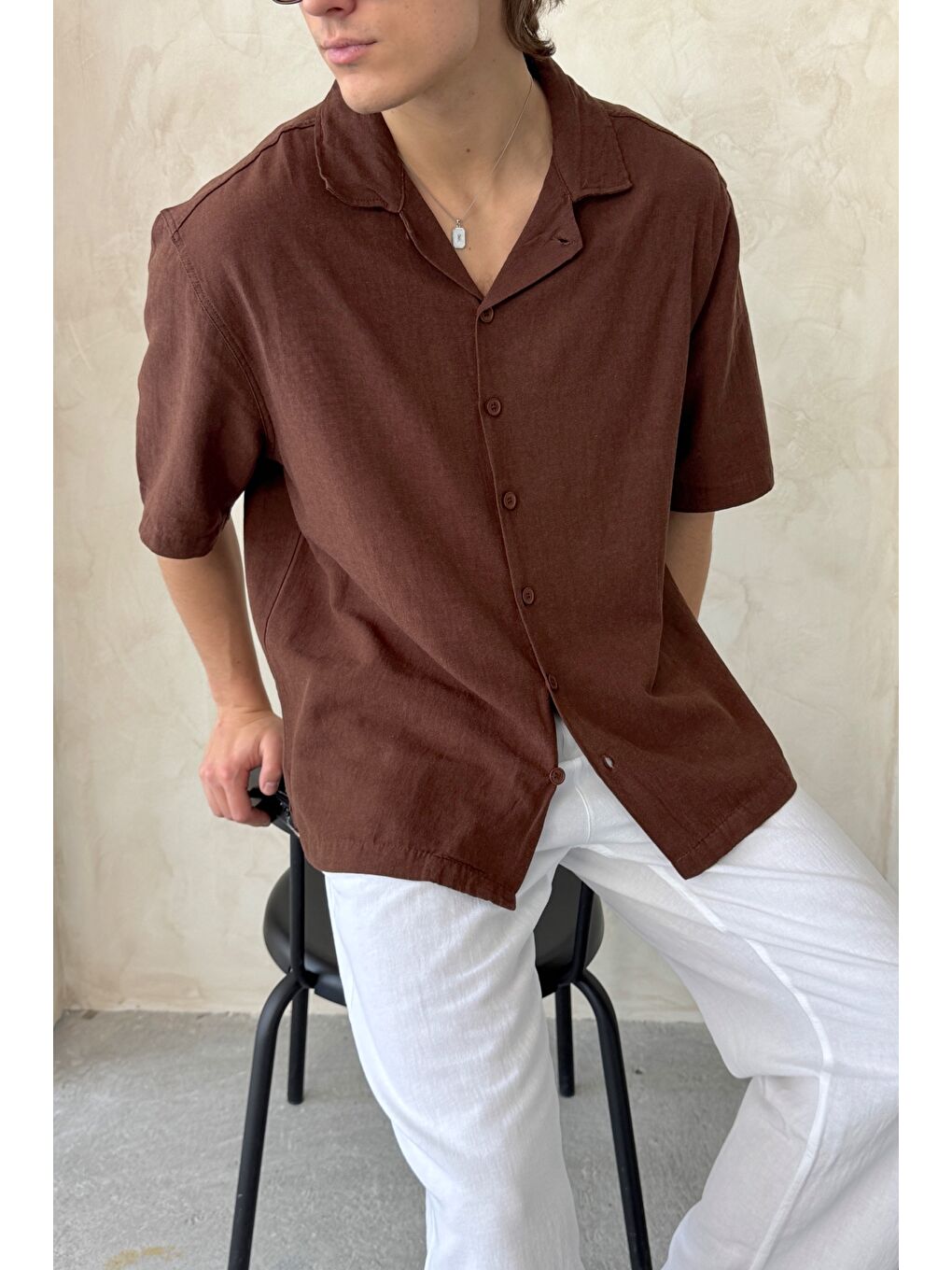 Kahverengi Erkek Oversize Apaş Yaka Kısa Kollu Keten Gömlek-1