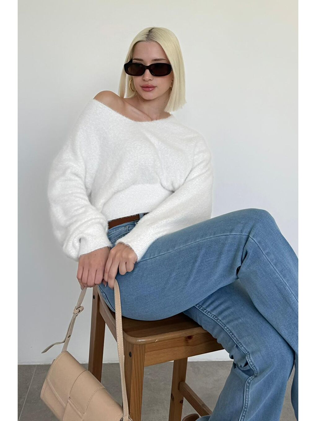 Beyaz Kemik Rengi V Yaka Yumuşak Dokulu Kadın Kazak Mg2499-5