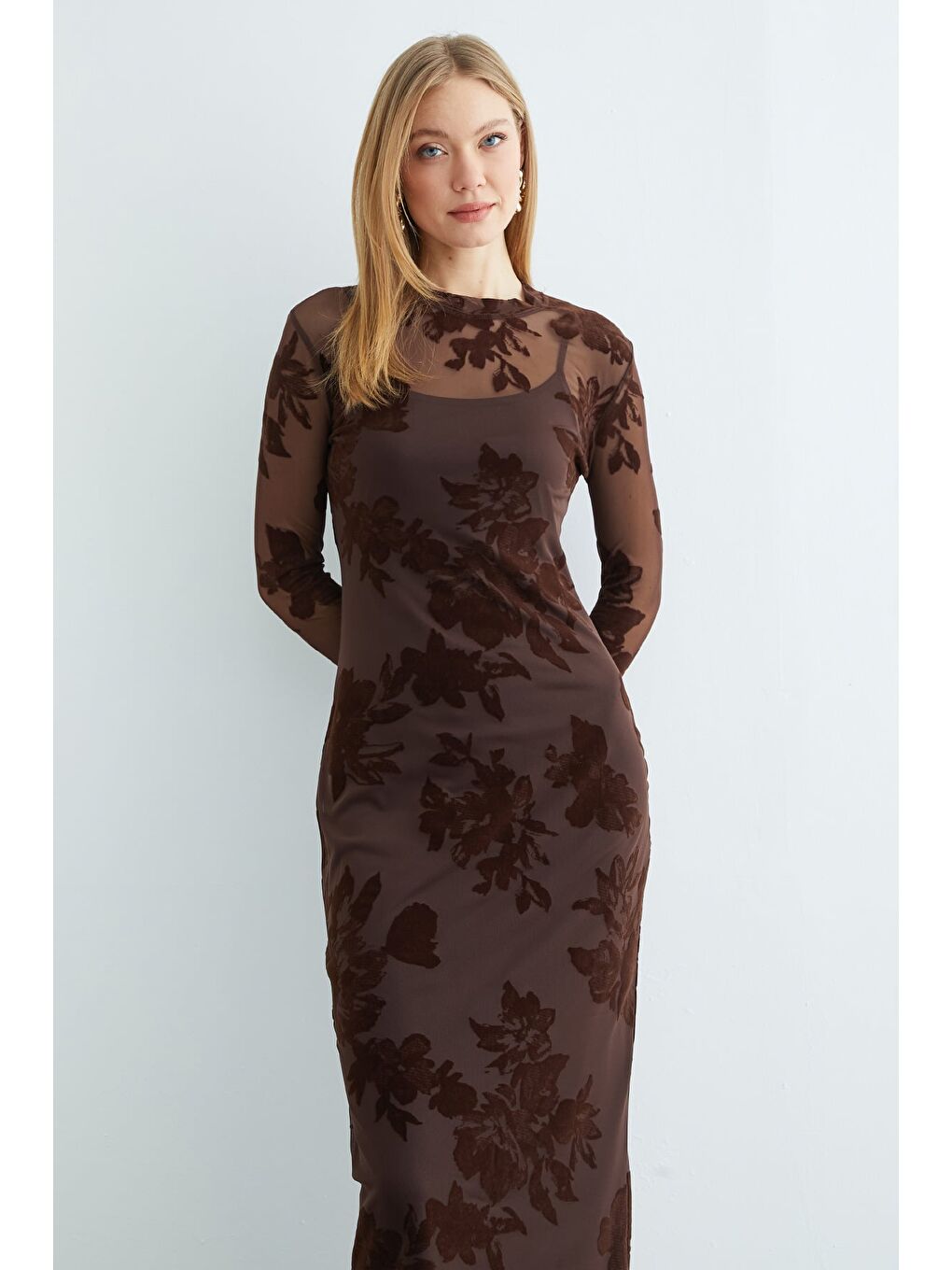 Kahverengi Kadife Detaylı Astarlı Maxi Boy Transparan Elbise-2