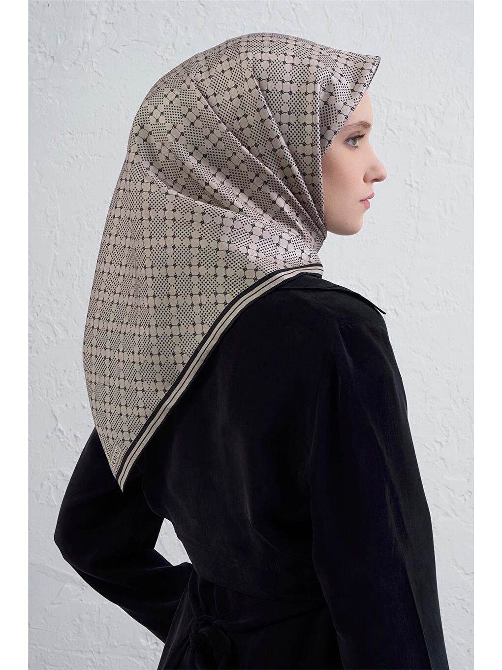 Bej Monogram Desenli Saf İpek Twill Eşarp 9440D 52