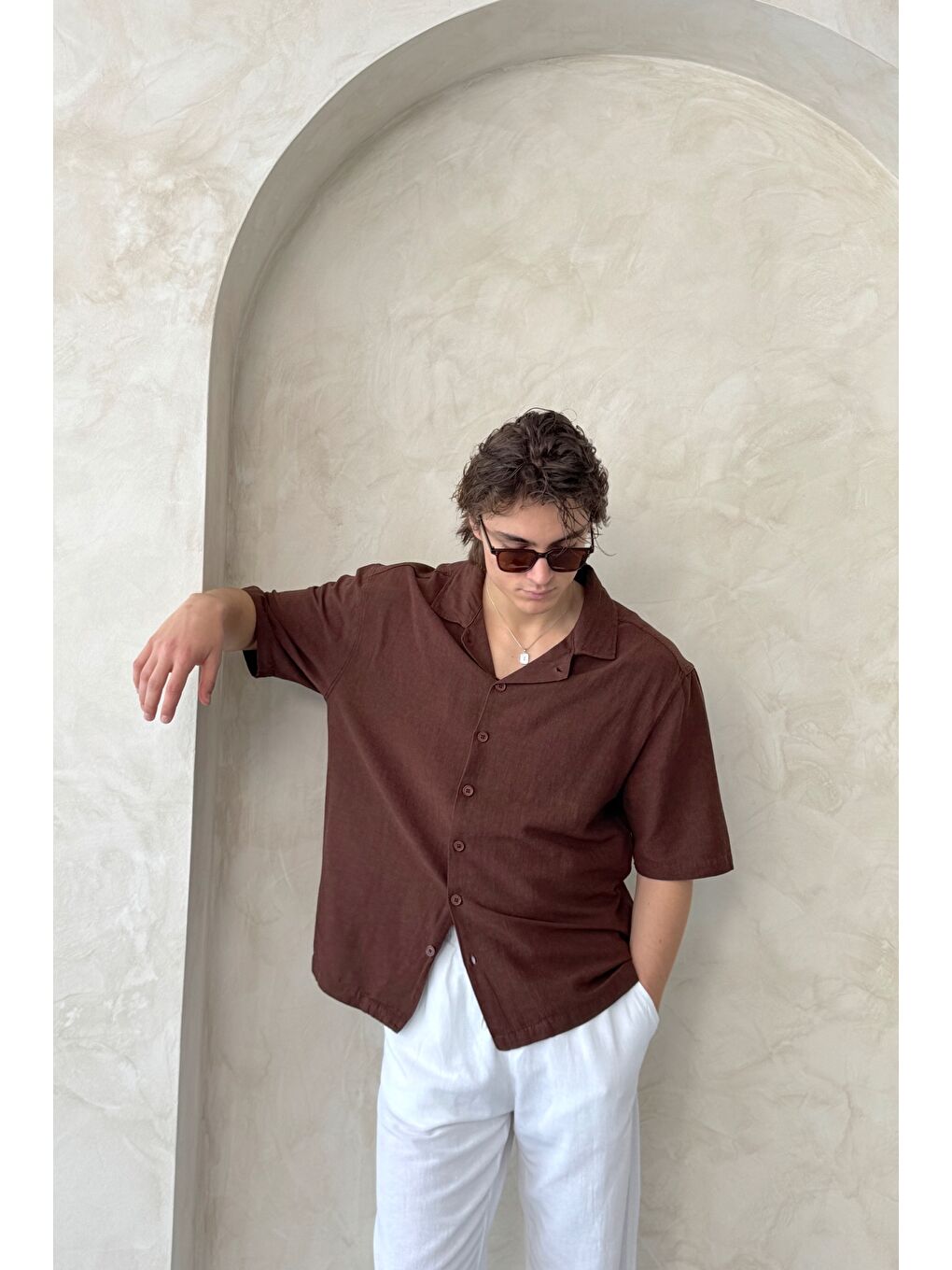 Kahverengi Erkek Oversize Apaş Yaka Kısa Kollu Keten Gömlek-5