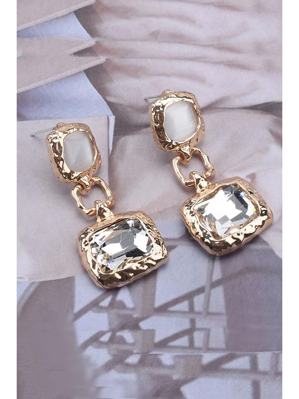 Beyaz Gold Renk Sedefli Renk  Abiye Sallantılı Vintage Kadın Küpe-1