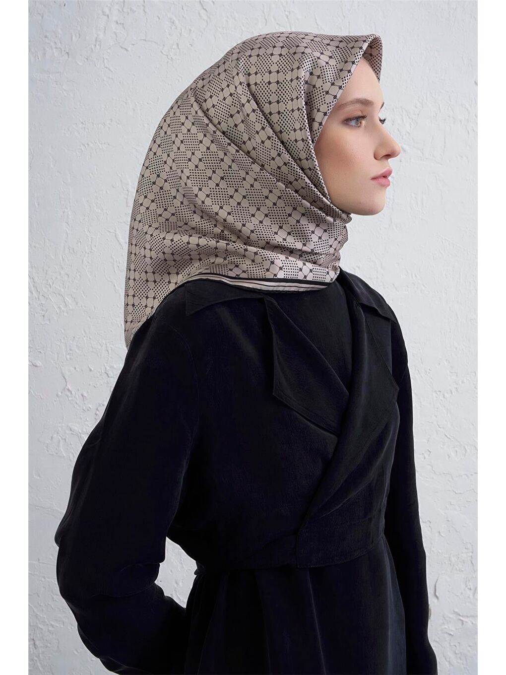 Bej Monogram Desenli Saf İpek Twill Eşarp 9440D 52-1