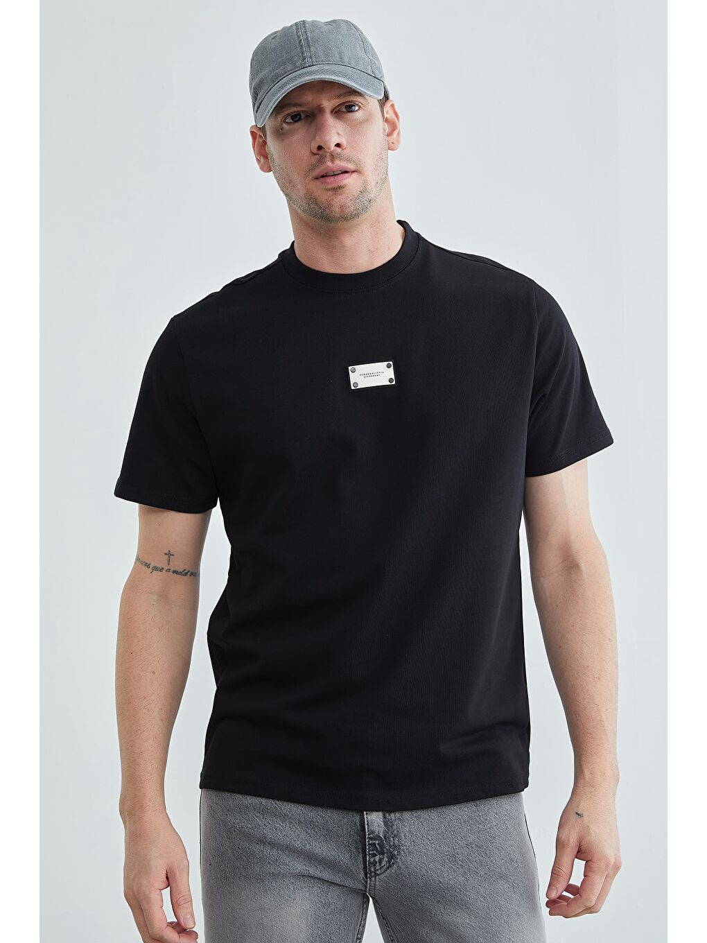 Siyah Armalı Bisiklet Yaka Tişört-3