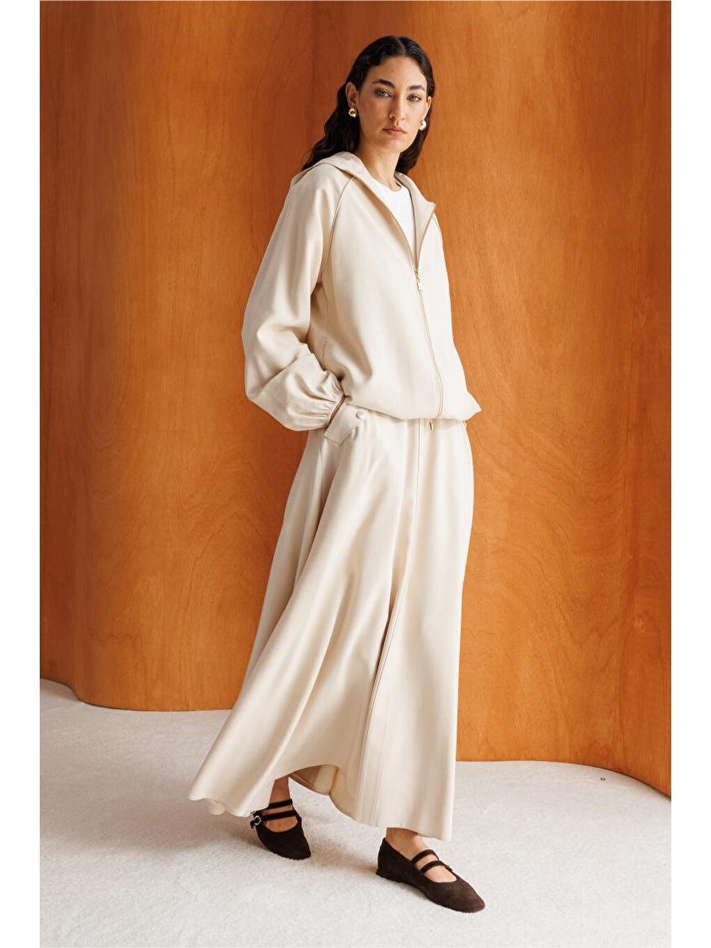 Geniş Volanlı Cepli Bej Rengi Evaze Maksi Etek-2