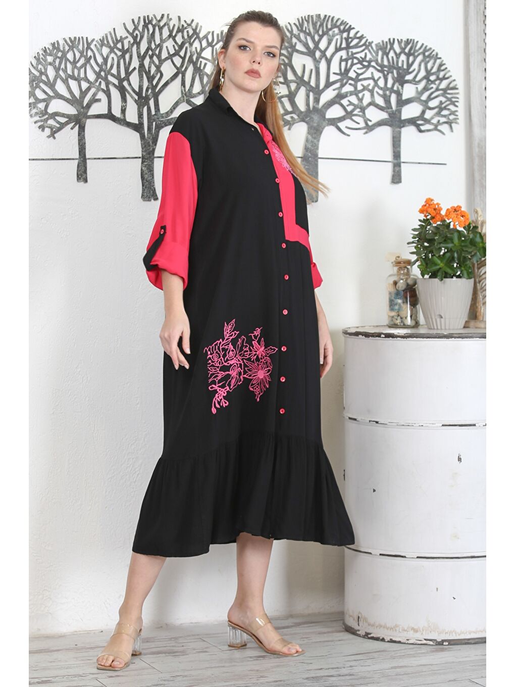 Siyah Yeşil-Fuşya Gömlek Yaka Düğmeli Uzun Kollu Eteği Fırfırlı Nakışlı Casual Dokuma Elbise-7