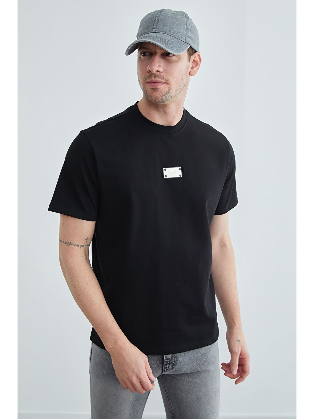 Siyah Armalı Bisiklet Yaka Tişört-4