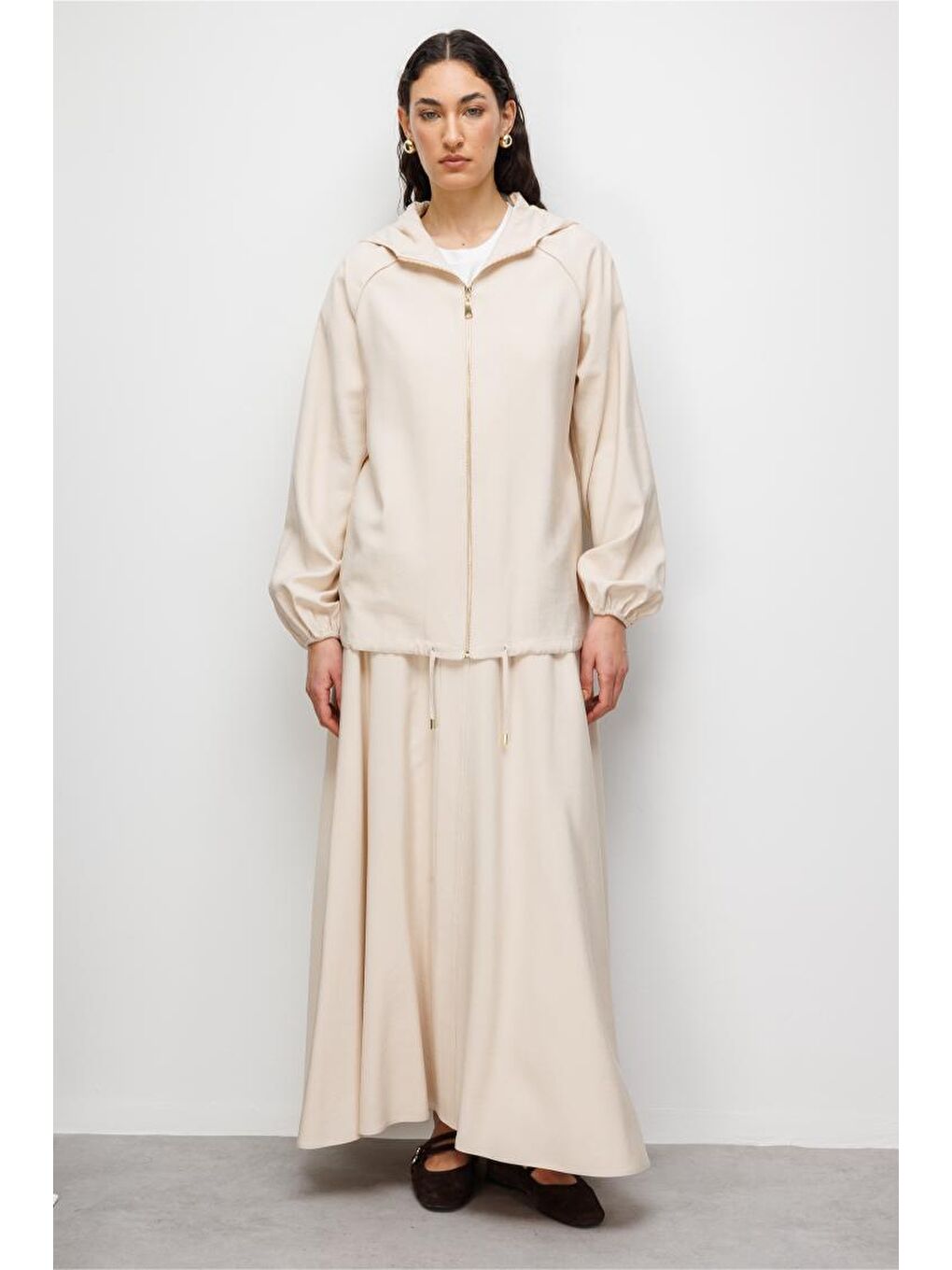 Geniş Volanlı Cepli Bej Rengi Evaze Maksi Etek-3