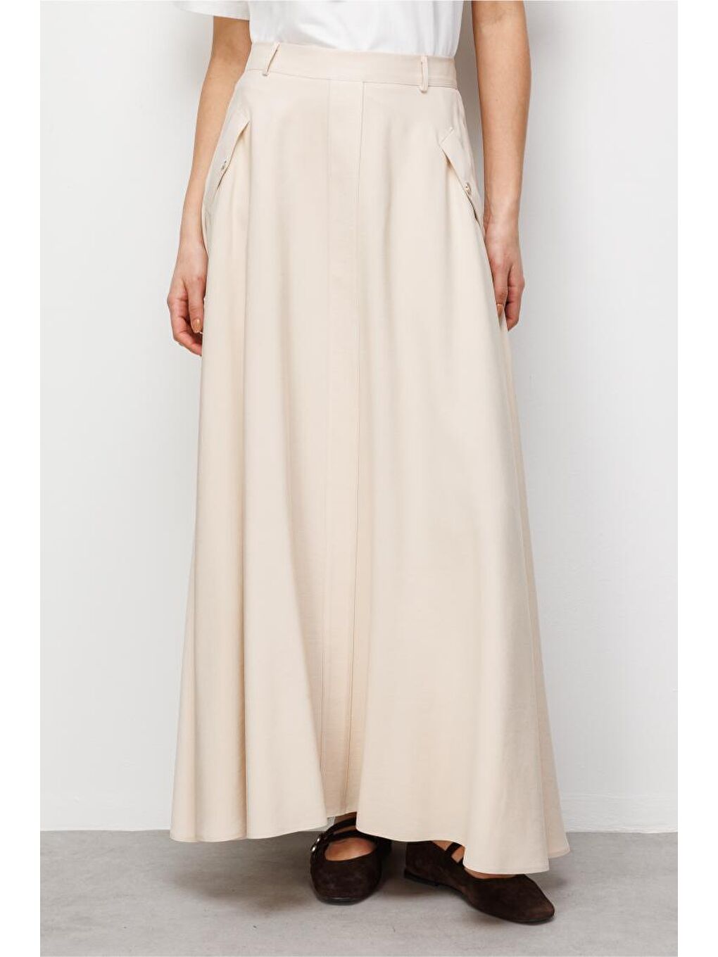 Geniş Volanlı Cepli Bej Rengi Evaze Maksi Etek-4