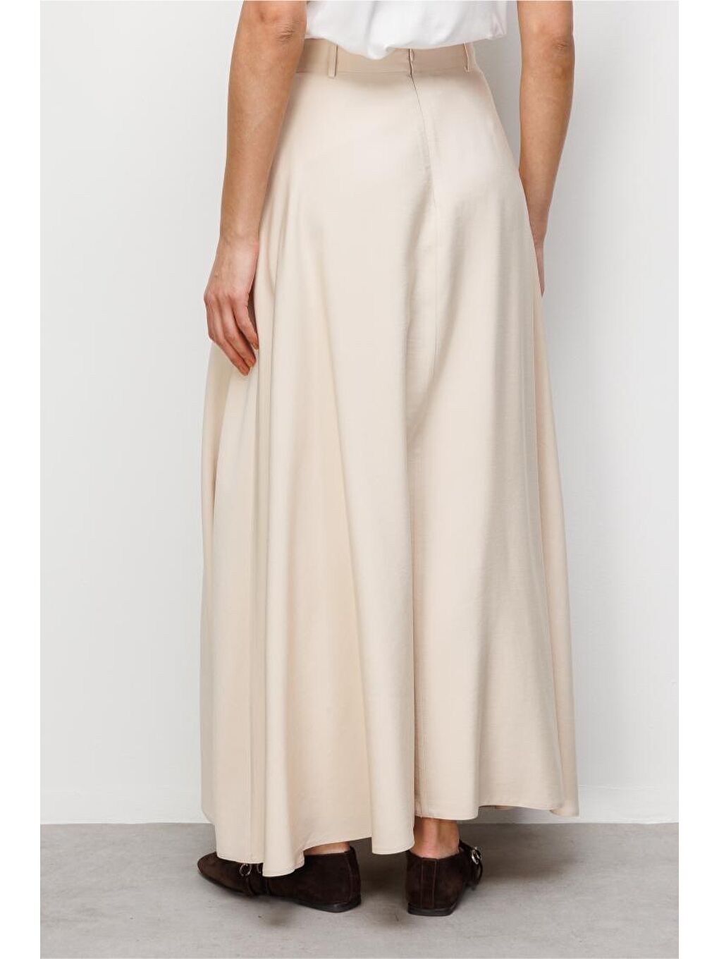 Geniş Volanlı Cepli Bej Rengi Evaze Maksi Etek-5