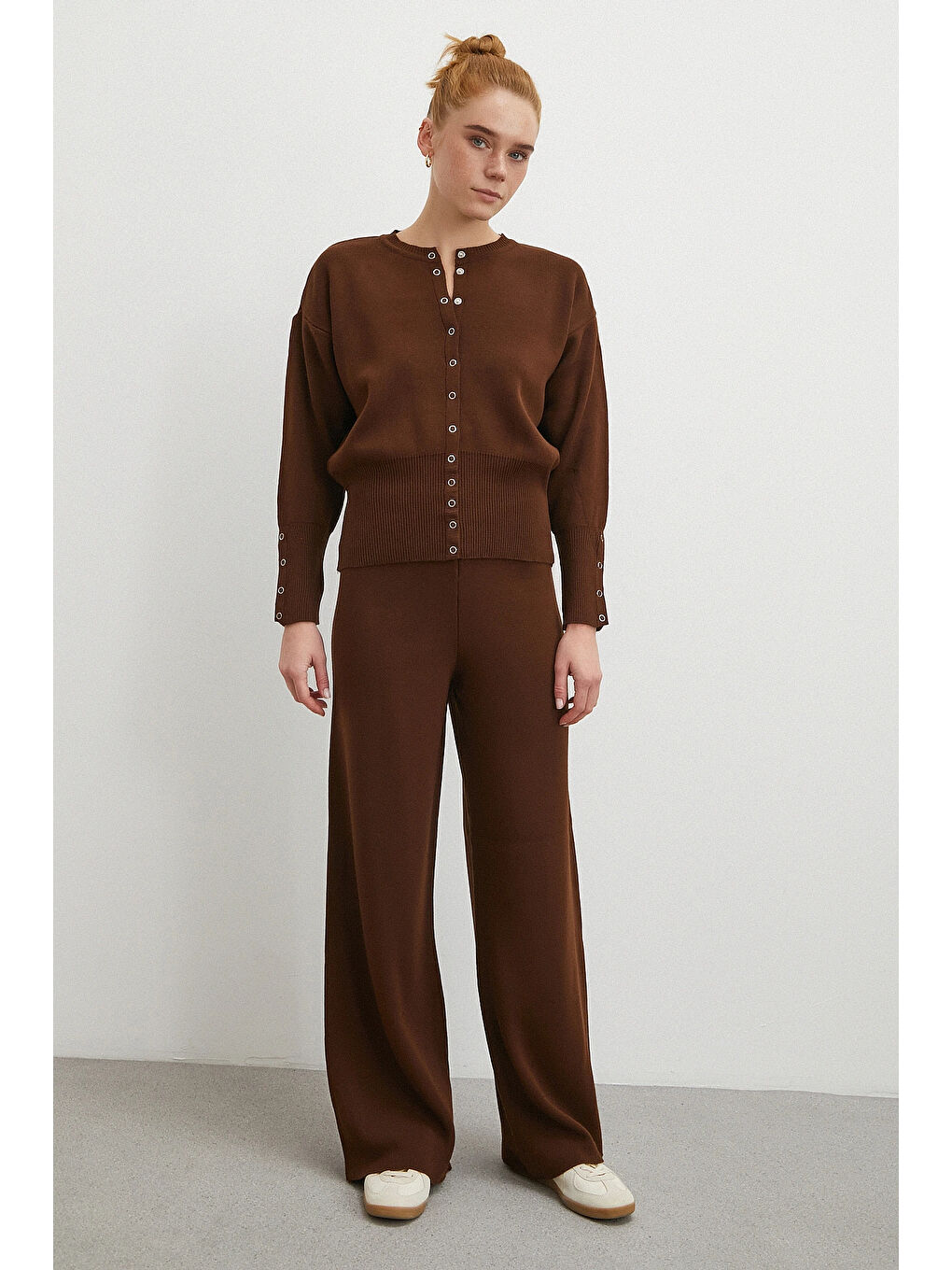 Karışık Çıtçıtlı Pantolonlu Triko Takım Kahve-1