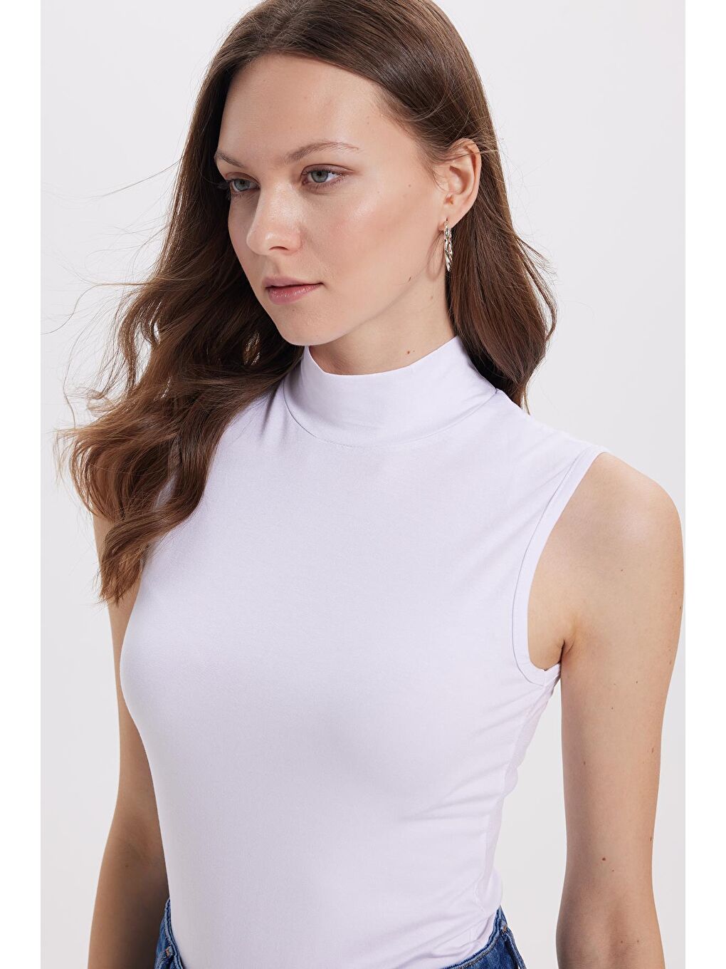 Kadın Regular Fit Klasik Kesim Viskon Kumaş Balıkçı Yaka Sıfır Kol Beyaz Bluz-1