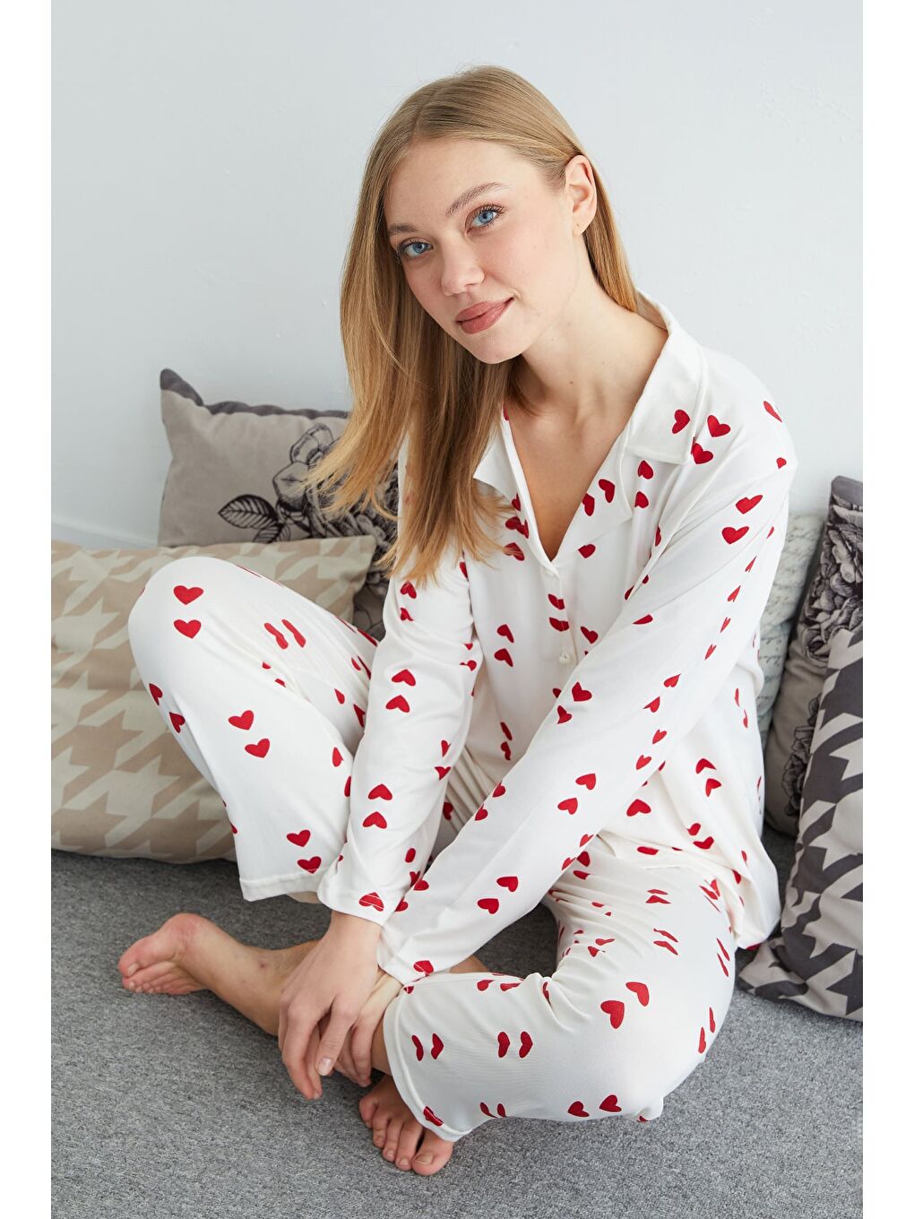 Beyaz Büyük Beden Kalp Baskılı Düğmeli Pijama Takımı