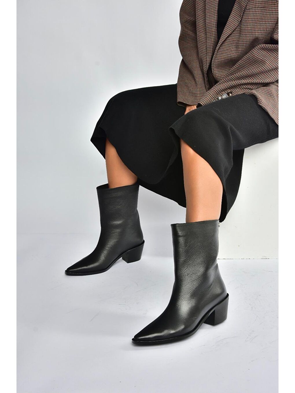 Siyah Kadın Bot V654082003