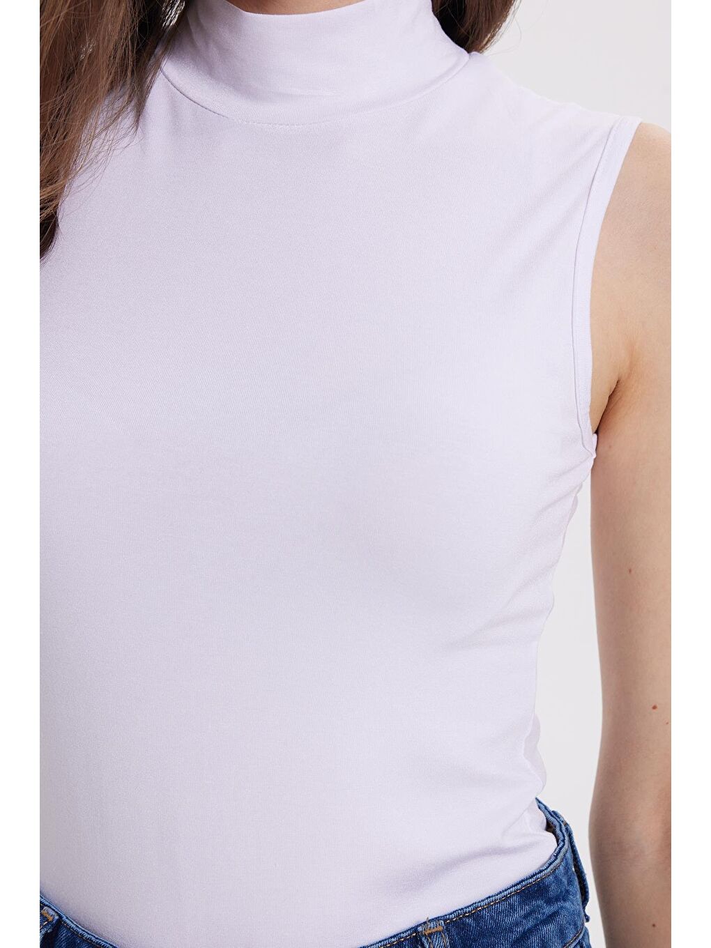 Kadın Regular Fit Klasik Kesim Viskon Kumaş Balıkçı Yaka Sıfır Kol Beyaz Bluz-2