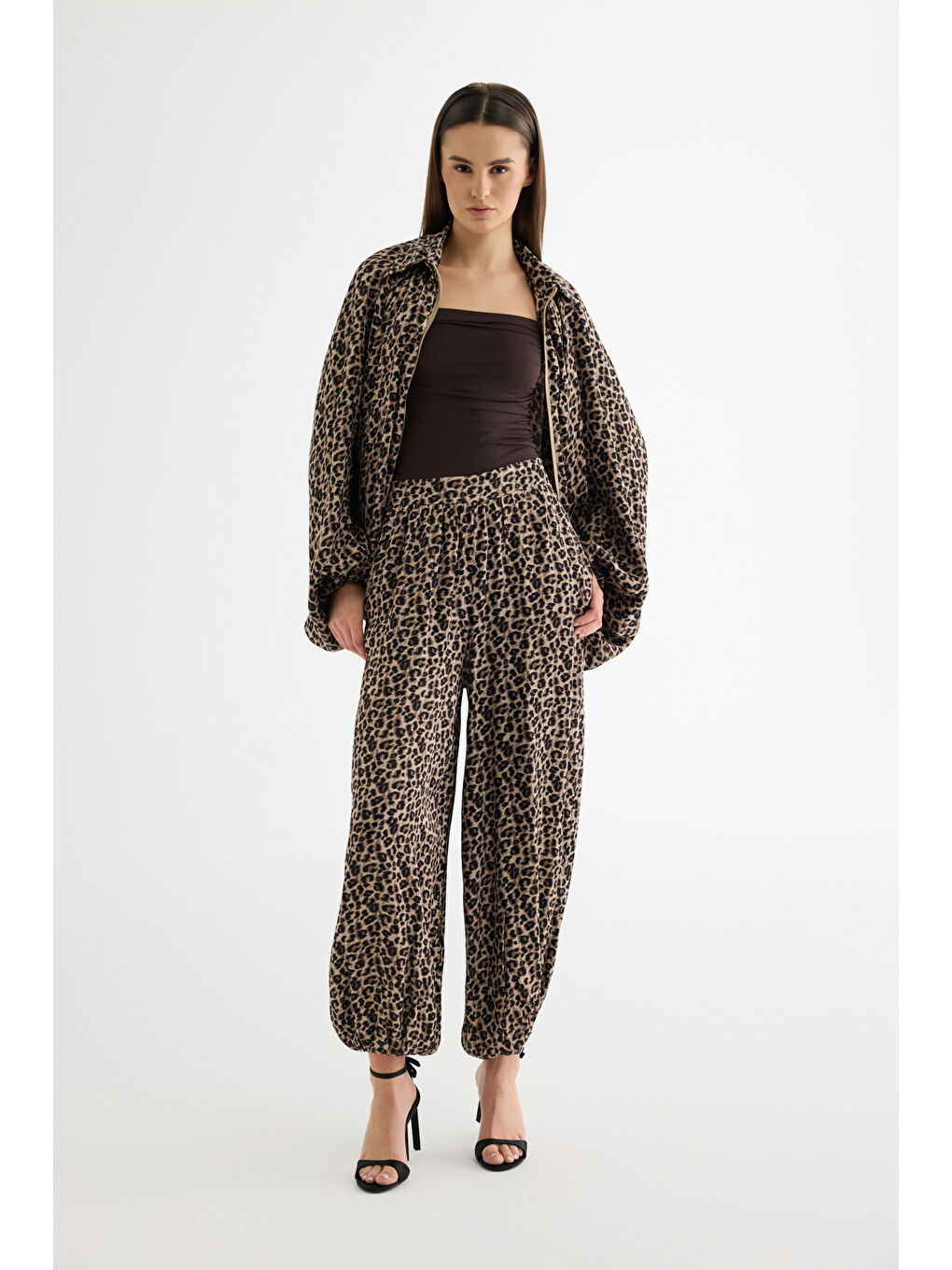 Leopar Desenli Saten Jogger Pantolon Kahverengi
