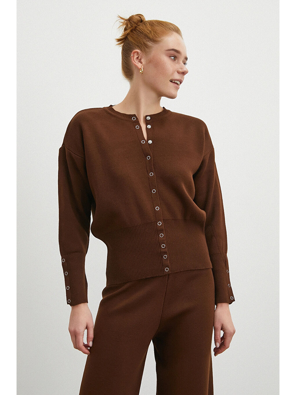 Karışık Çıtçıtlı Pantolonlu Triko Takım Kahve-3