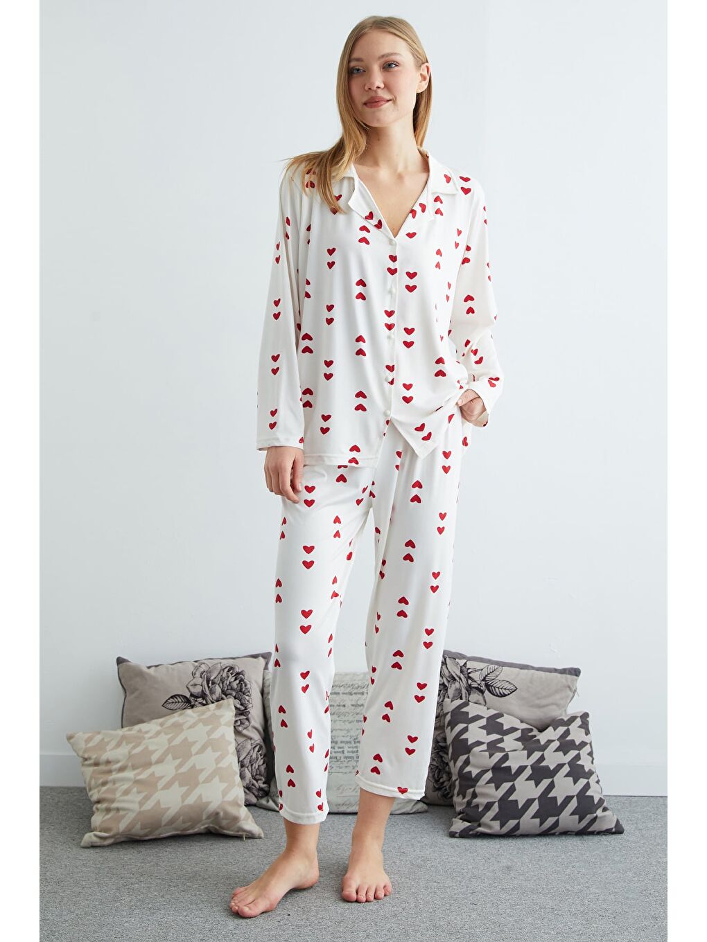 Beyaz Büyük Beden Kalp Baskılı Düğmeli Pijama Takımı-3