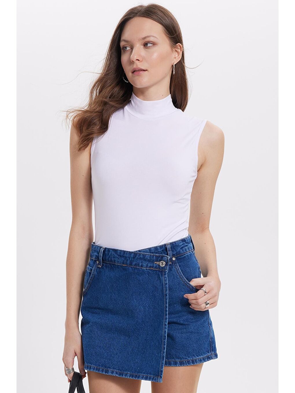 Kadın Regular Fit Klasik Kesim Viskon Kumaş Balıkçı Yaka Sıfır Kol Beyaz Bluz-3