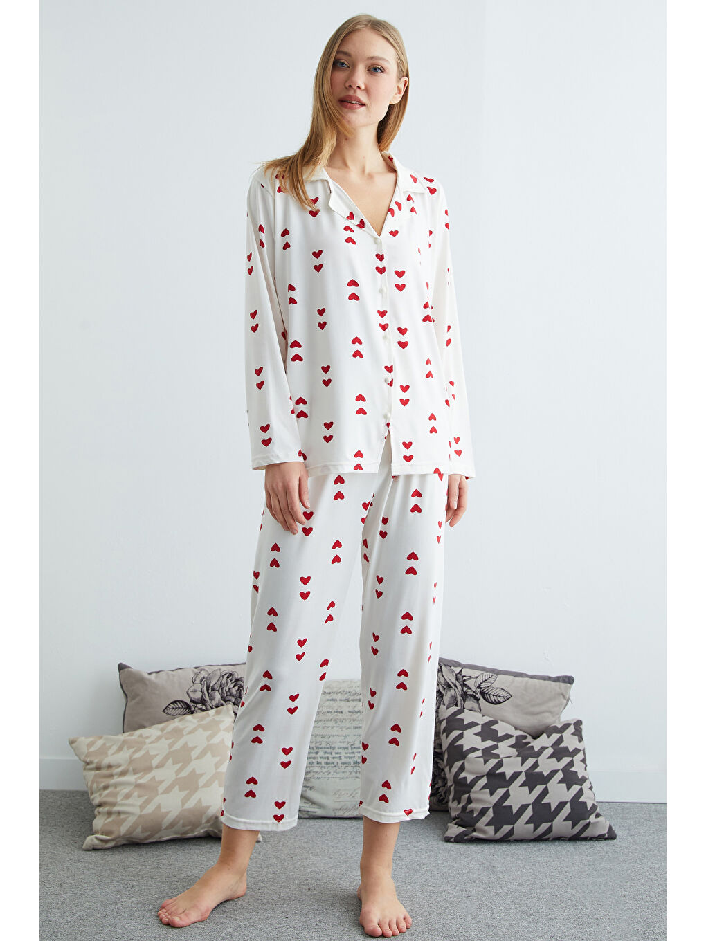 Beyaz Büyük Beden Kalp Baskılı Düğmeli Pijama Takımı-4