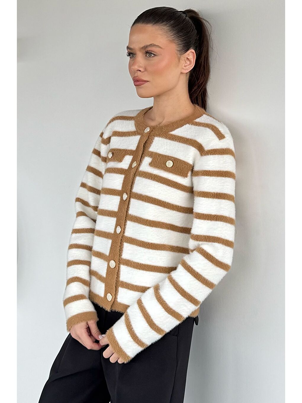 Bej Kadın Çizgi Desenli Gold Düğmeli Yumoş Triko Ceket (s-m-l-xl Beden Uyumludur.)-2