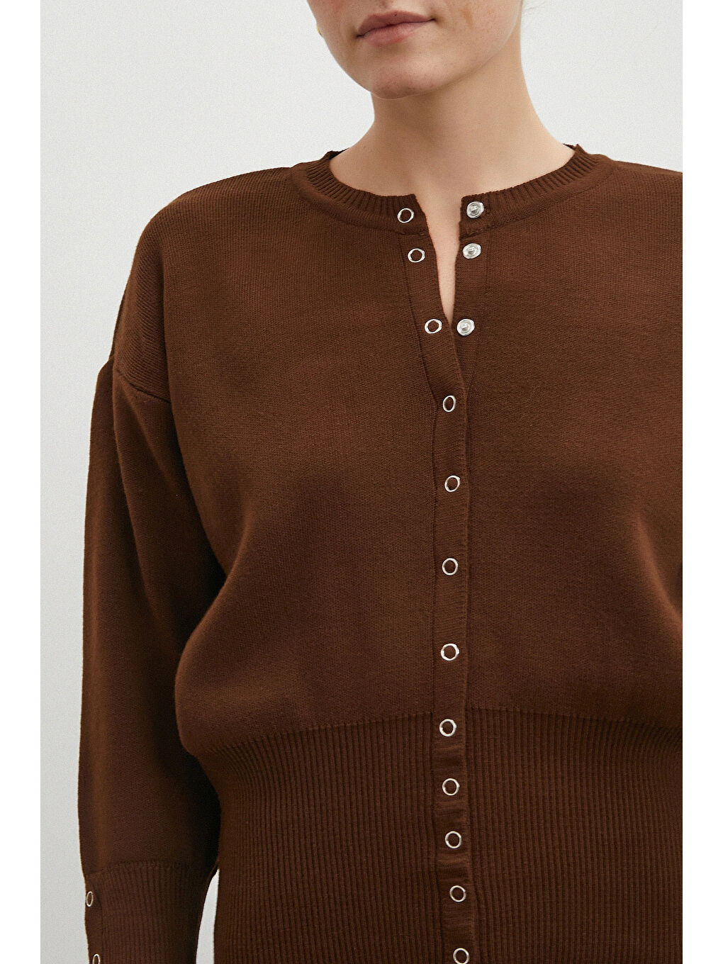 Karışık Çıtçıtlı Pantolonlu Triko Takım Kahve-4