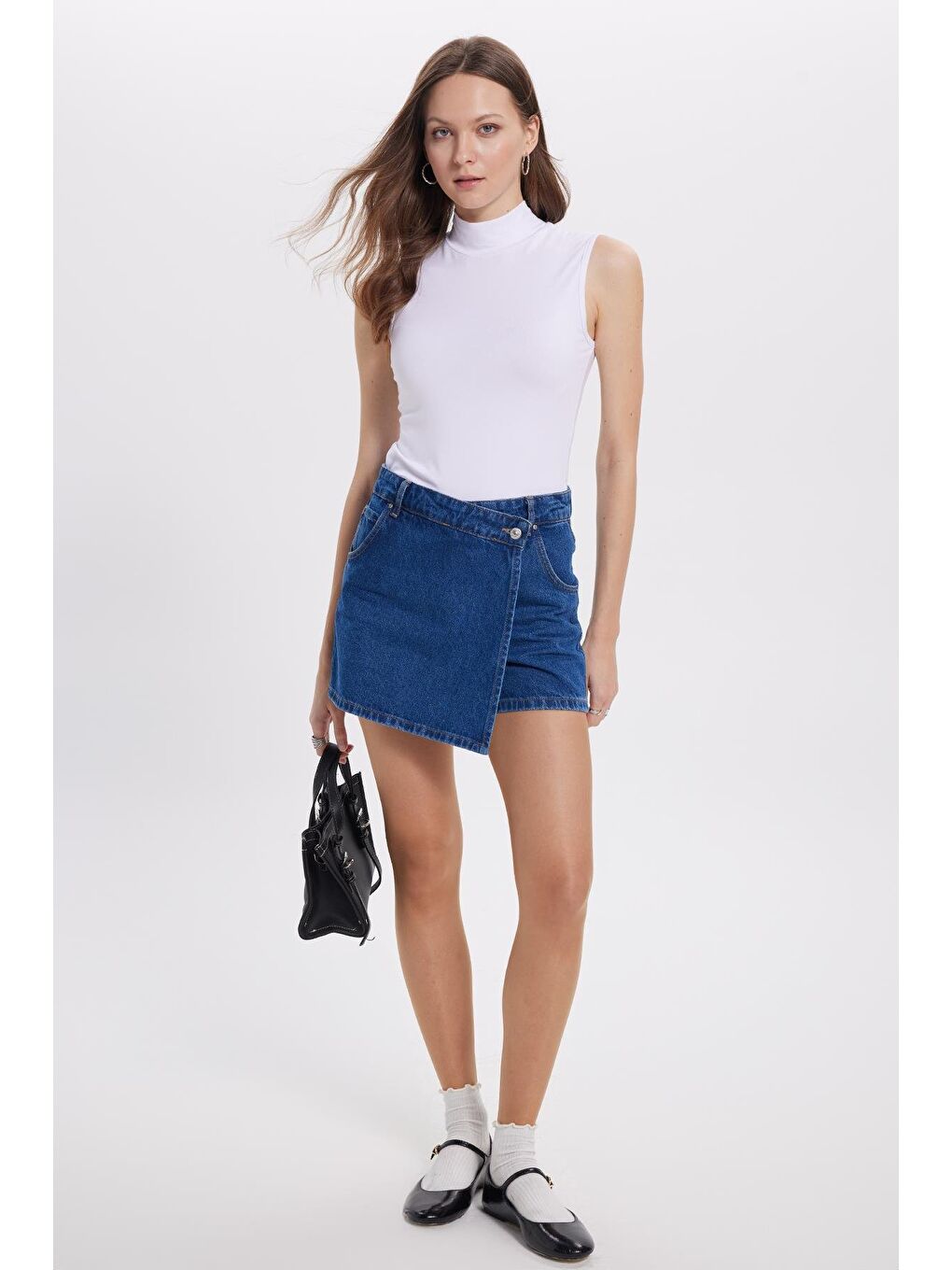 Kadın Regular Fit Klasik Kesim Viskon Kumaş Balıkçı Yaka Sıfır Kol Beyaz Bluz-4