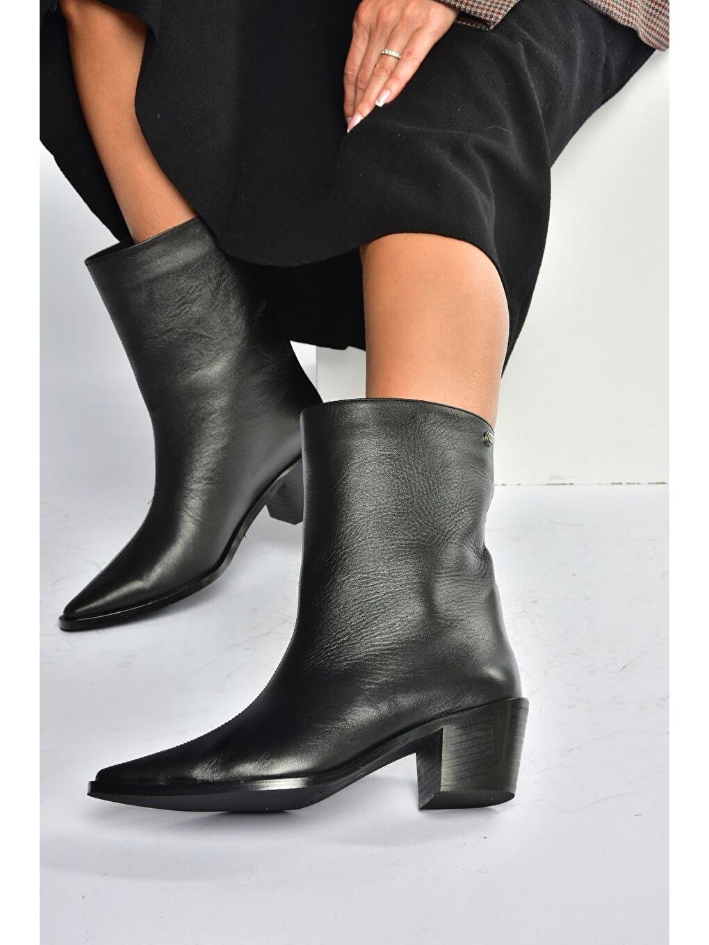 Siyah Kadın Bot V654082003-3