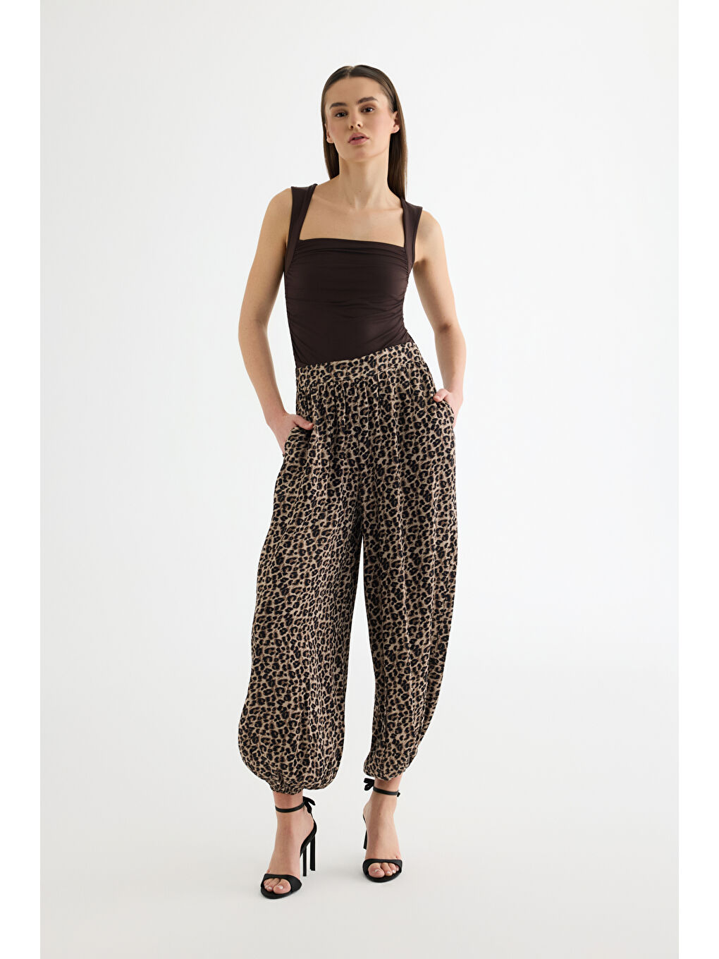 Leopar Desenli Saten Jogger Pantolon Kahverengi-3