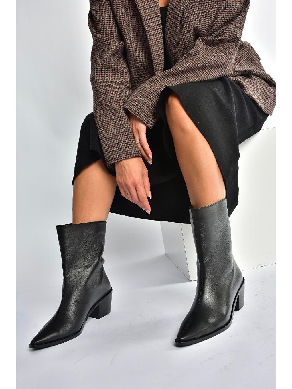Siyah Kadın Bot V654082003-4