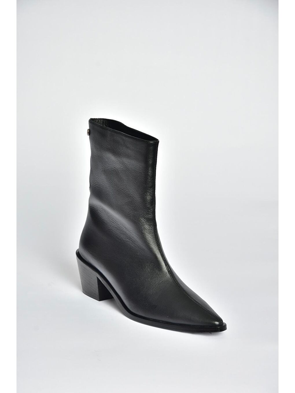 Siyah Kadın Bot V654082003-6
