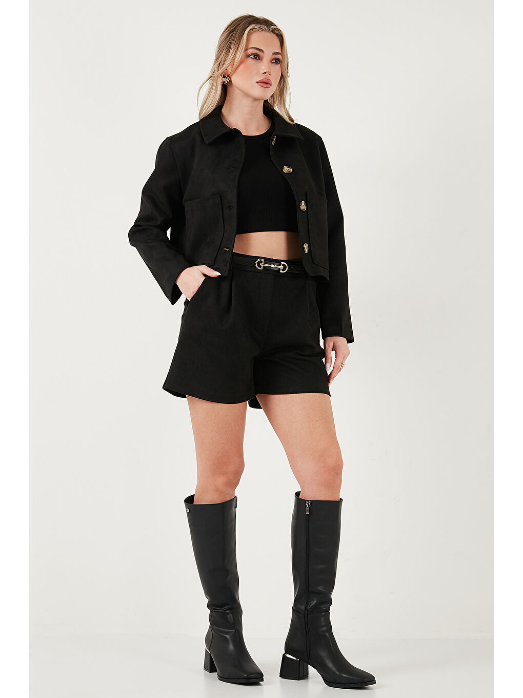 Siyah Regular Fit Klasik Yaka Süet Dokulu Cep Detaylı Kadın Ceket 6524992-1