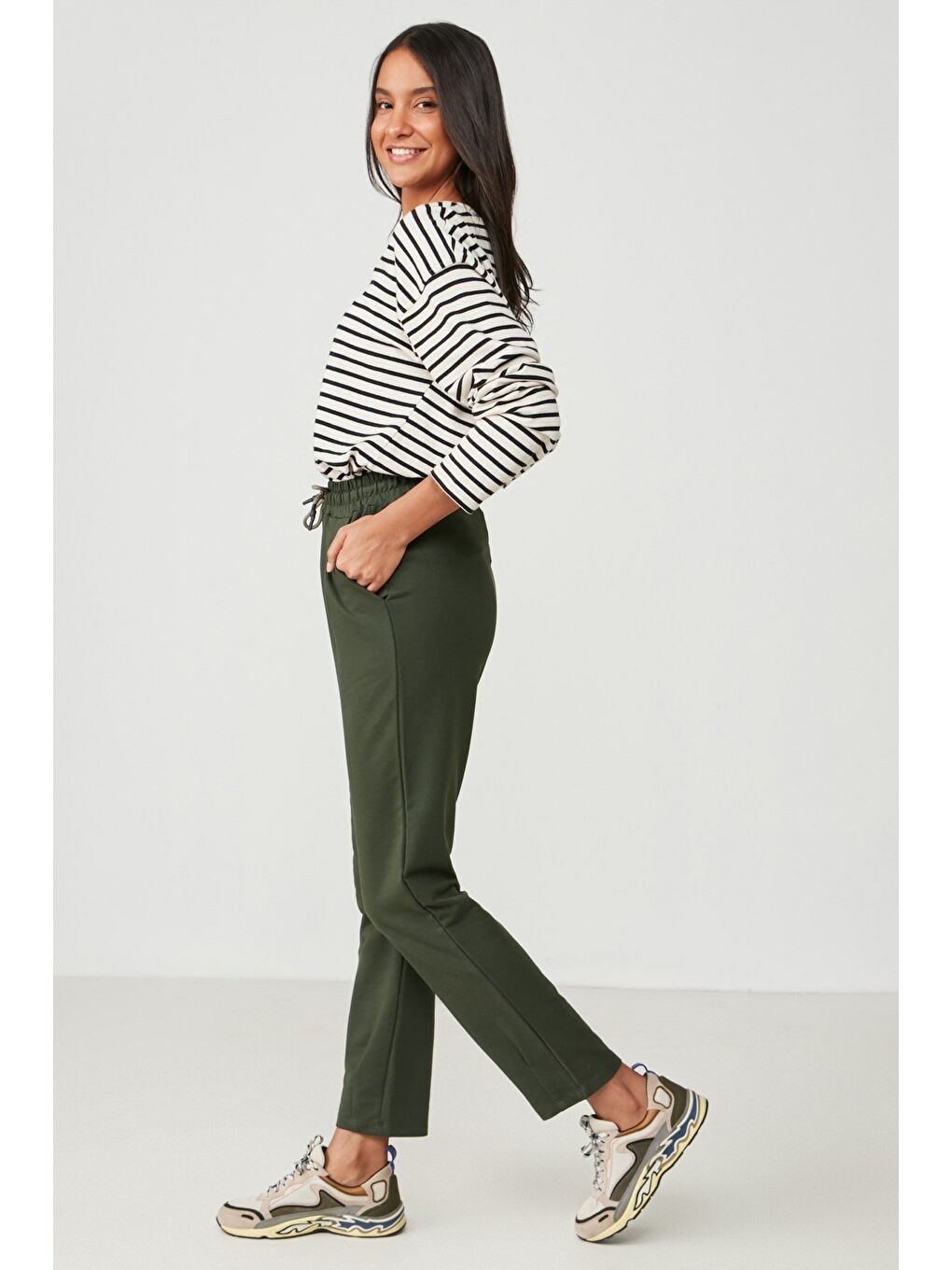 Bel Ve Paçası Pileli Eşofman Altı 742 Haki-1