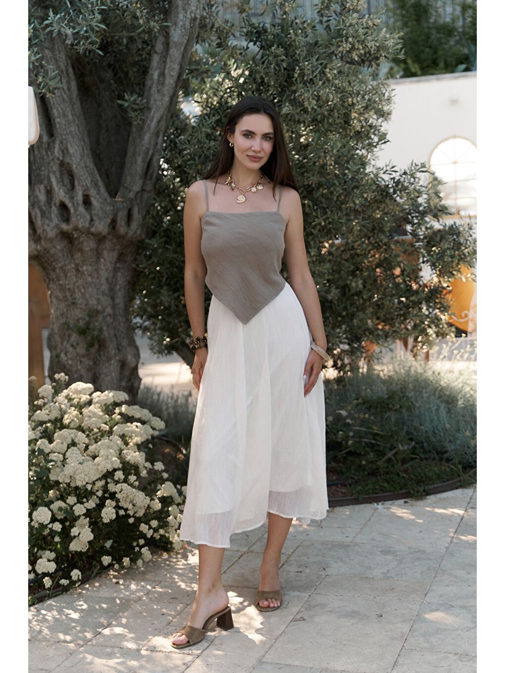 Kita Üçgen Detay Çizgili Haki Keten Crop-3