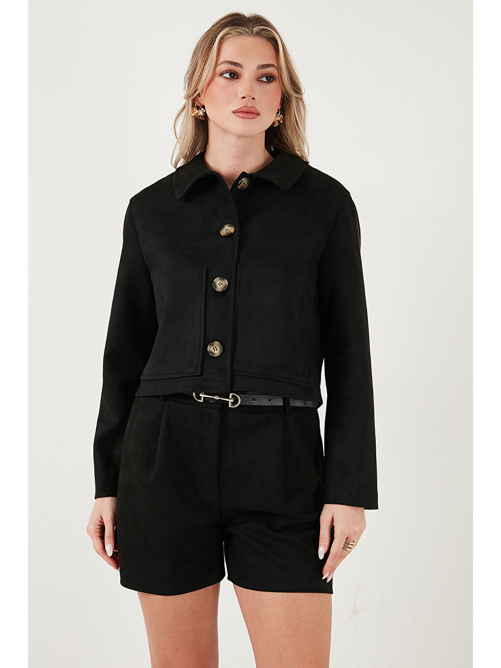 Siyah Regular Fit Klasik Yaka Süet Dokulu Cep Detaylı Kadın Ceket 6524992-4