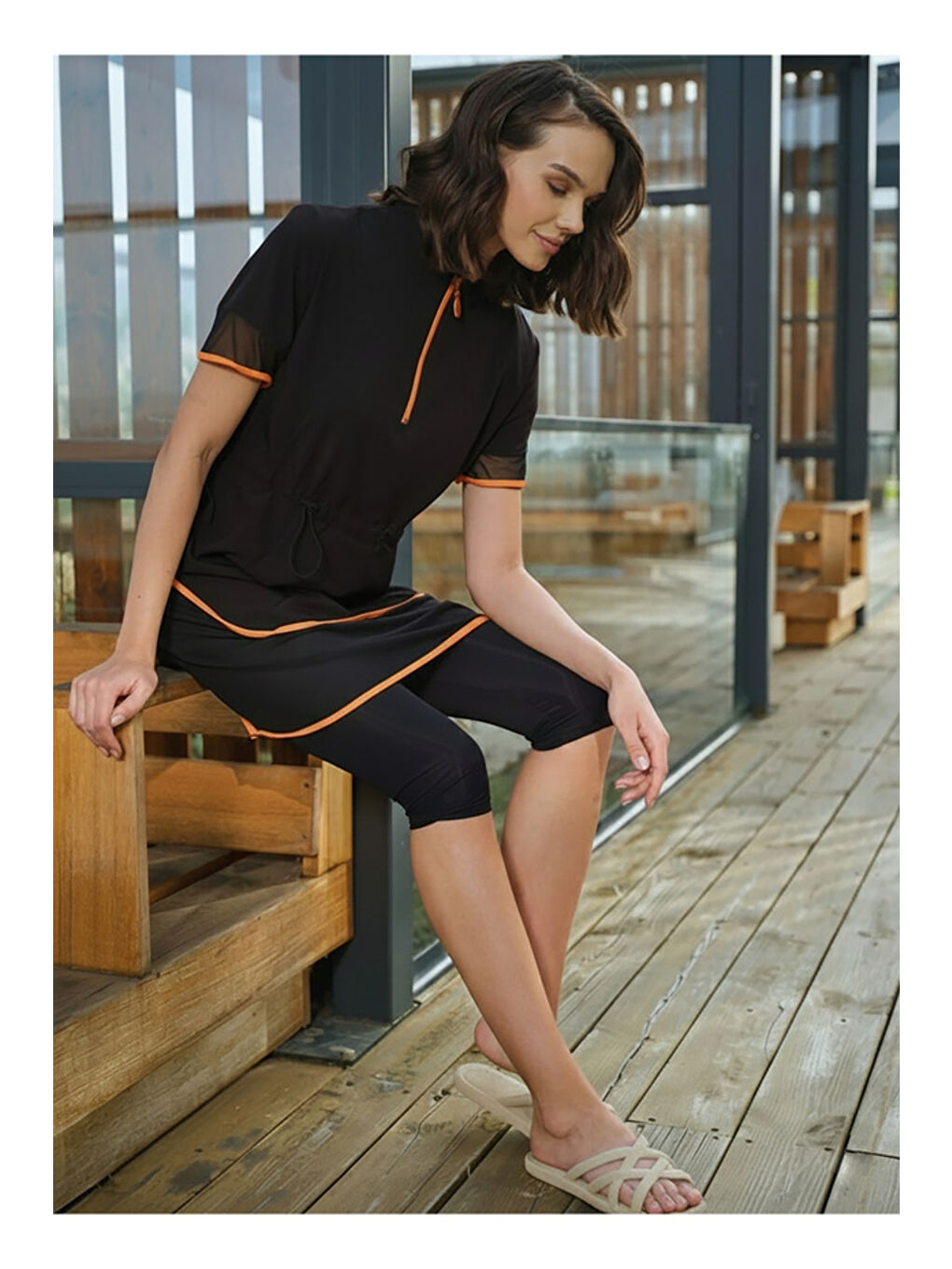 Siyah Kadın Kısa Kollu Biyeli Fermuarlı Spor Kaprili Hızlı Kuruyan Spor Kapalı Genç Mayo