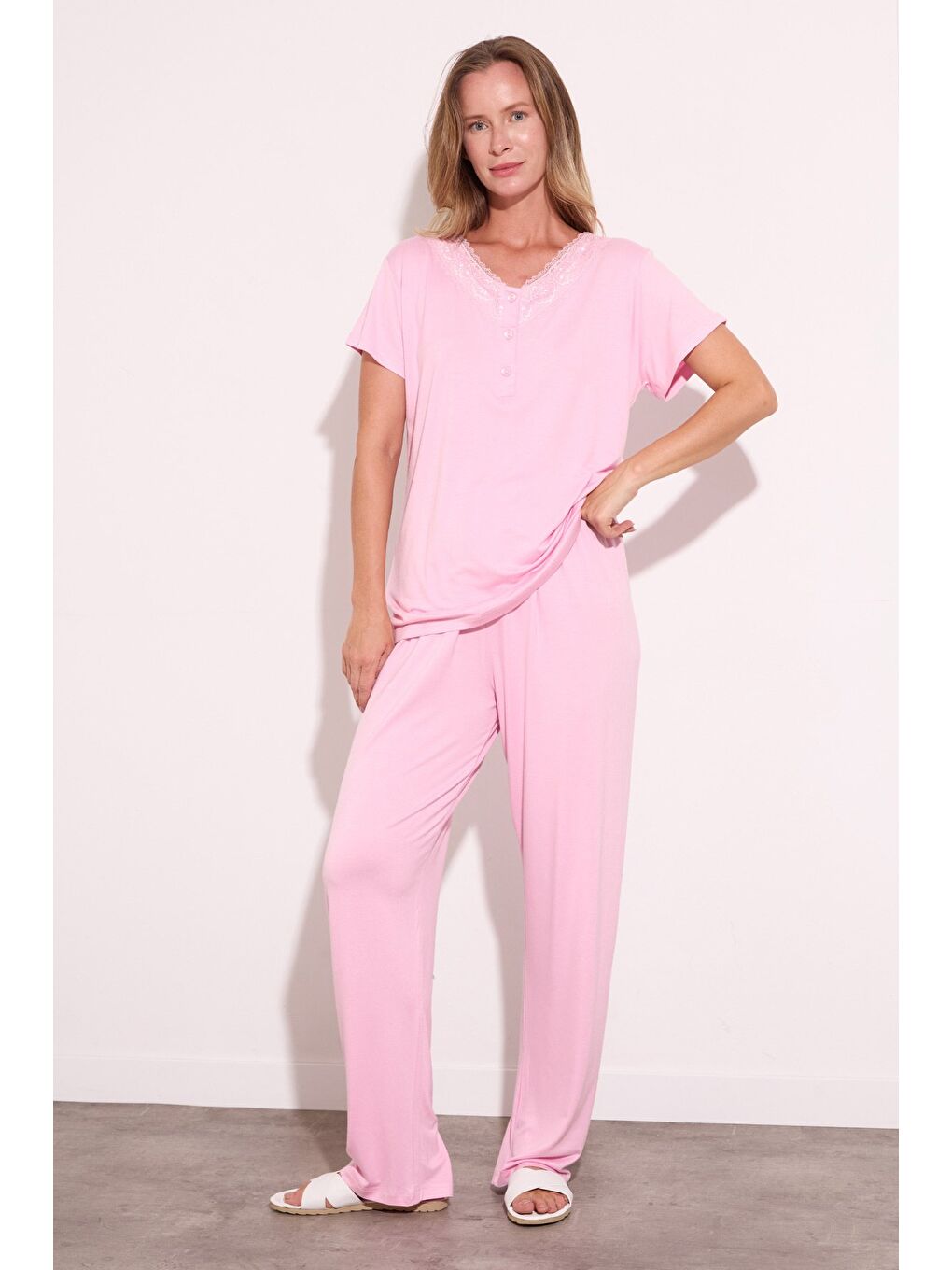 Pembe Yakası Dantel Detaylı Pijama Takımı