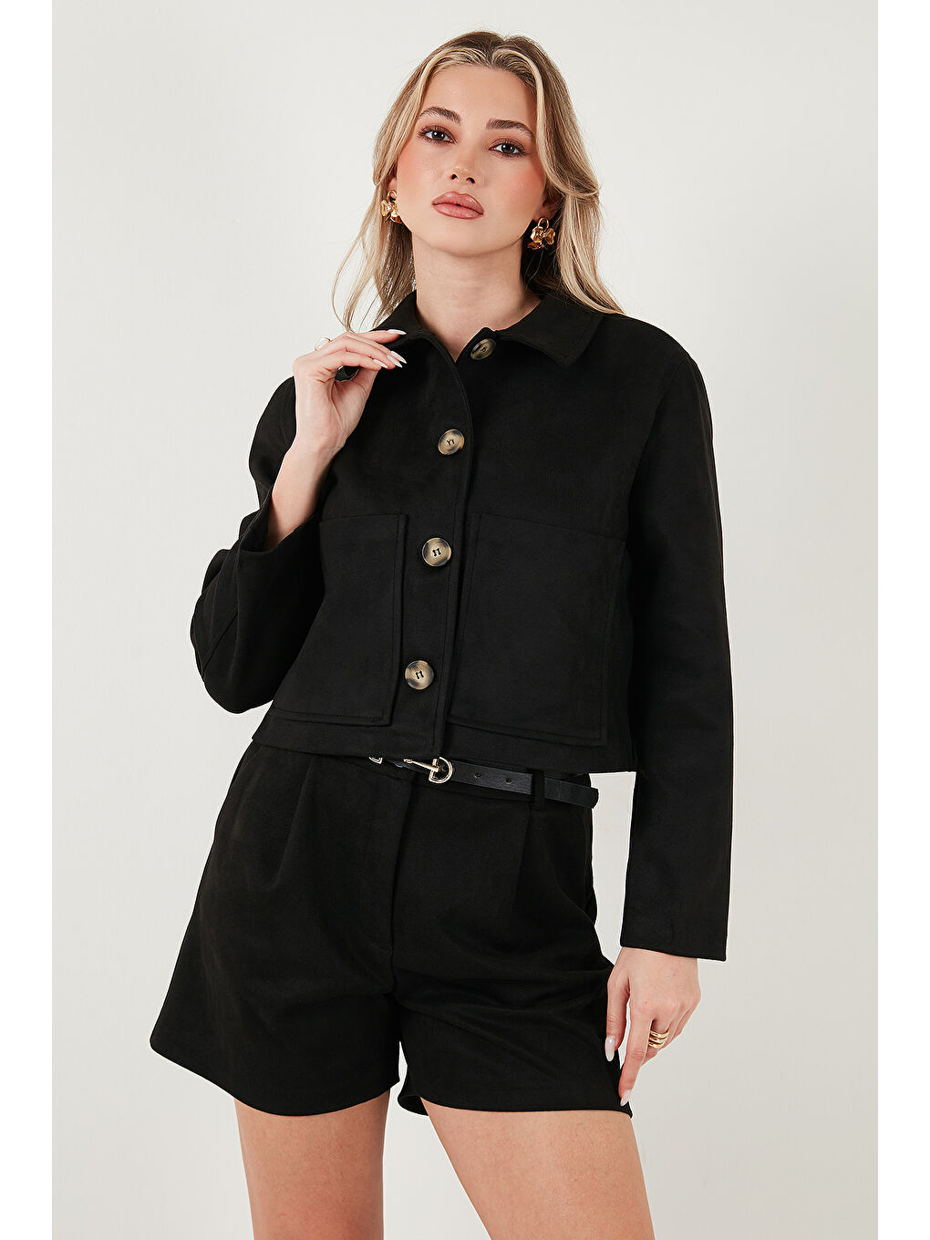 Siyah Regular Fit Klasik Yaka Süet Dokulu Cep Detaylı Kadın Ceket 6524992-6