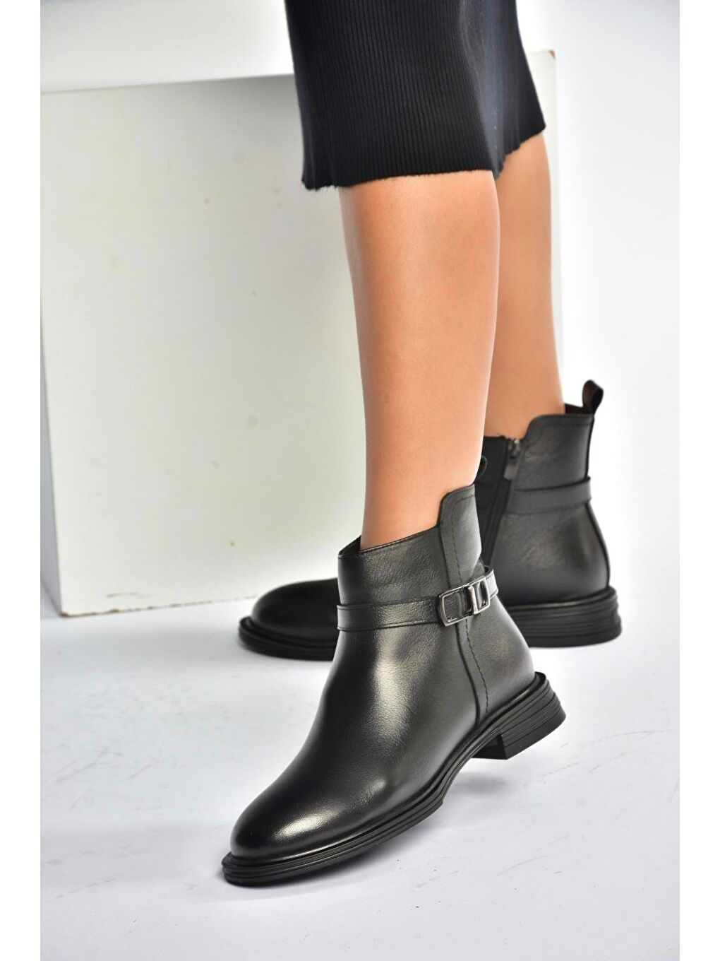 Siyah Kadın Bot V555255503-1