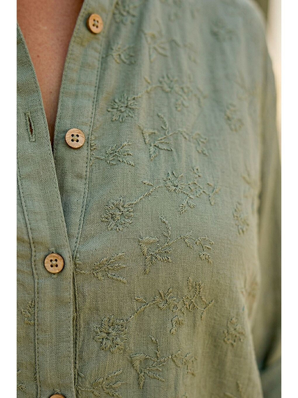 Haki Hakim Yaka Düğmeli Uzun Kollu Düğmeli Casual Müslin Dokuma Gömlek 75 63-1