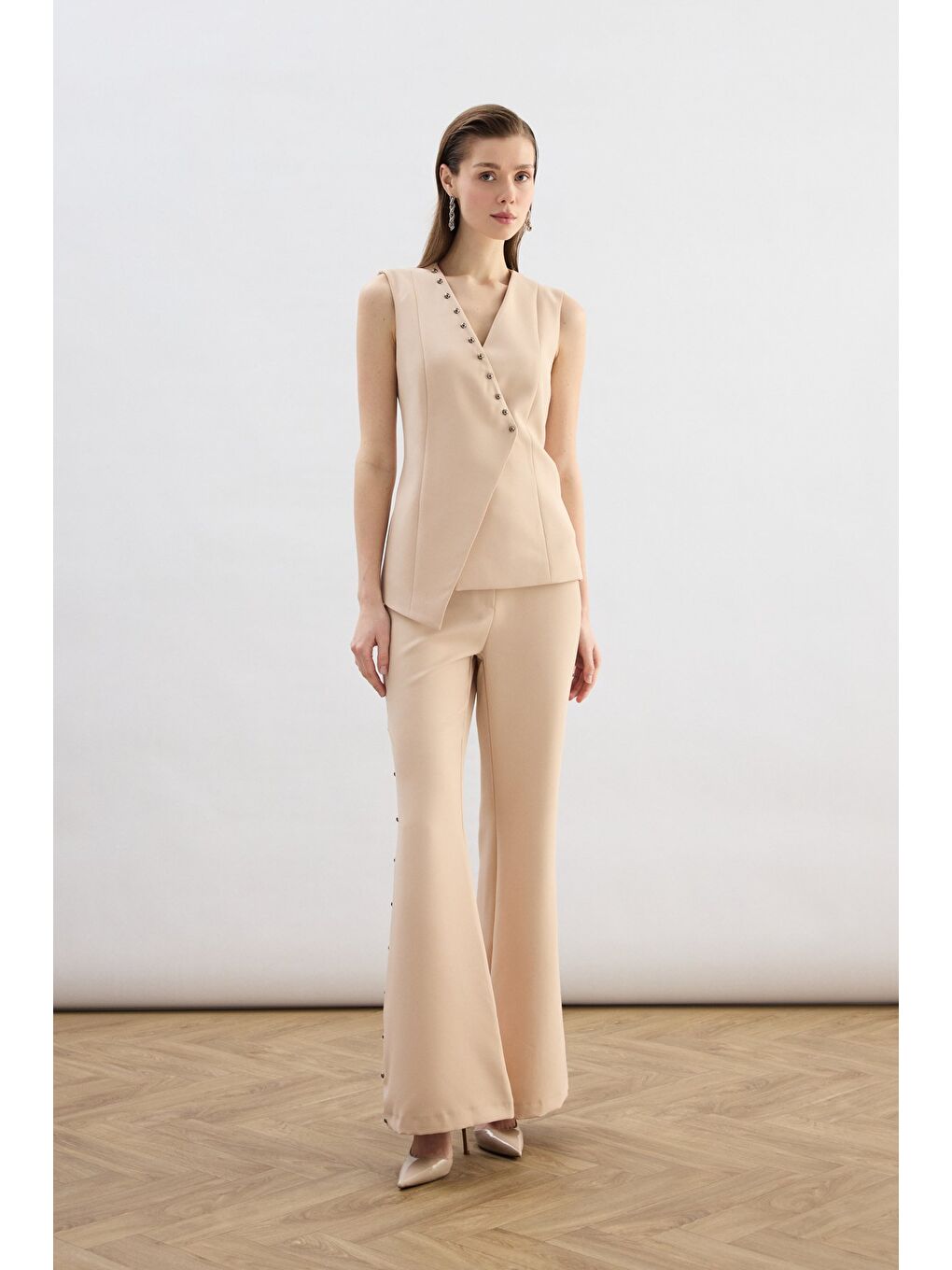 Yanları İnci Aksesuarlı Pantolon - Bej-1