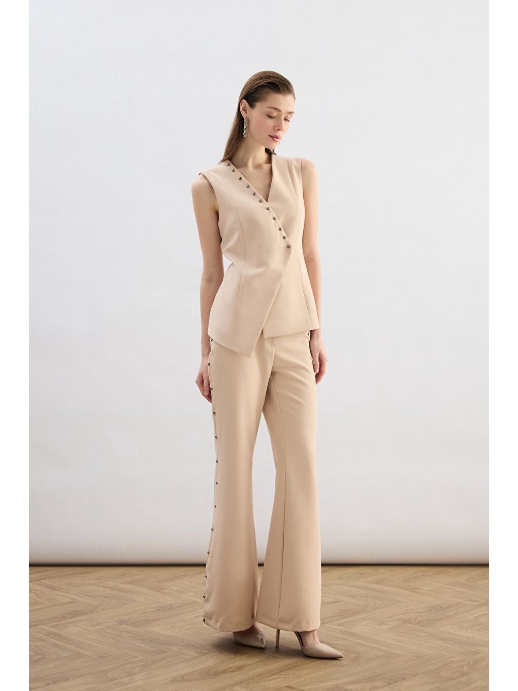 Yanları İnci Aksesuarlı Pantolon - Bej-2
